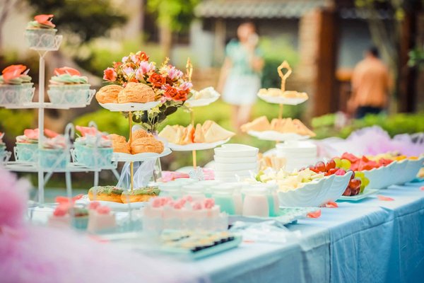 Quels sont les secrets d'une formation réussie en sommellerie pour les restaurateurs?