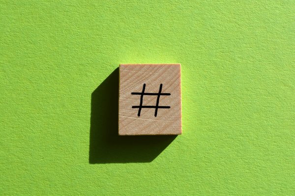 Quelle utilisation des hashtags sur Instagram peut maximiser la portée d'une campagne pour une entreprise de cosmétiques naturels ?